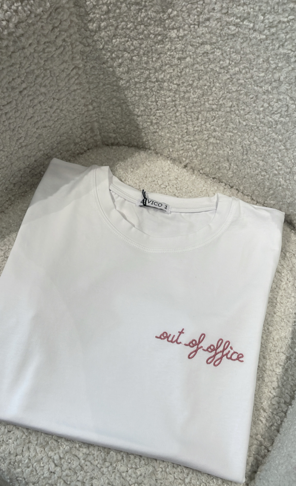 T-shirt 'out of office'